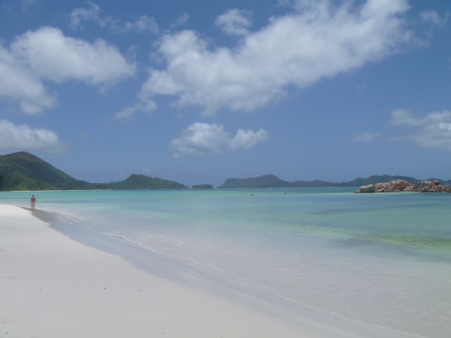 beautiful seychelles beach scene2